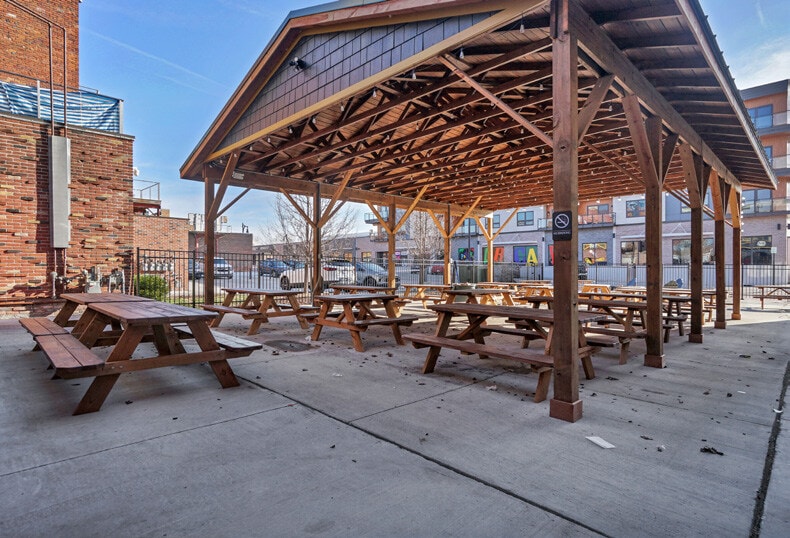 More Photos Of 210 Huron Ave, Port Huron Restaurant For Sale