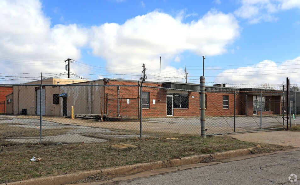More Photos Of 1307 W 22nd Pl, Tulsa General Retail For Sale