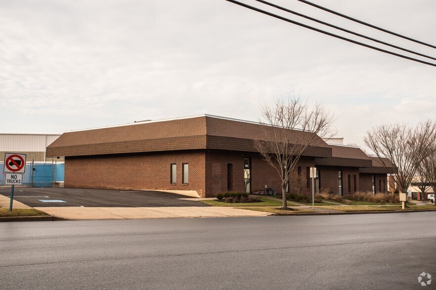Primary Photo Of 7660-7680 Airpark Rd, Gaithersburg Light Distribution For Lease