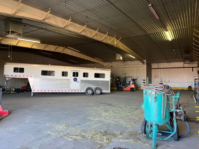 More Photos Of 9615 Broadway Blvd SW, Albuquerque Warehouse For Sale