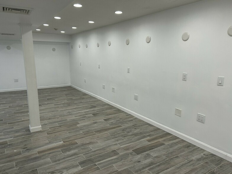 More Photos Of 460 Washington St, Pembroke Storefront Retail Office For Lease