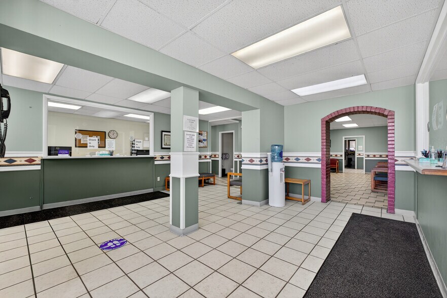 More Photos Of 207 Elk Ave S, Fayetteville Office For Sale