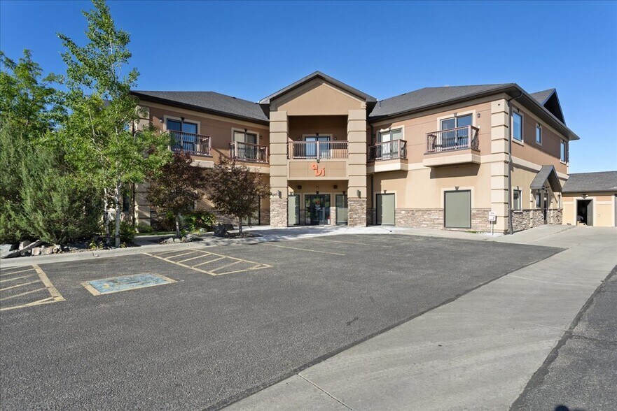 More Photos Of 1103 Old Town Ln, Cheyenne Office For Sale