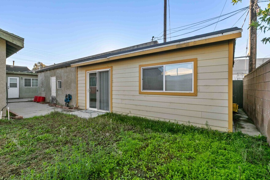 More Photos Of 7317 Clybourn Ave, Sun Valley Contractor Storage Yard For Sale