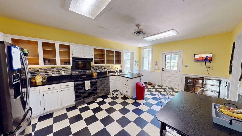 More Photos Of 58 Market St, Onancock Office Residential For Sale