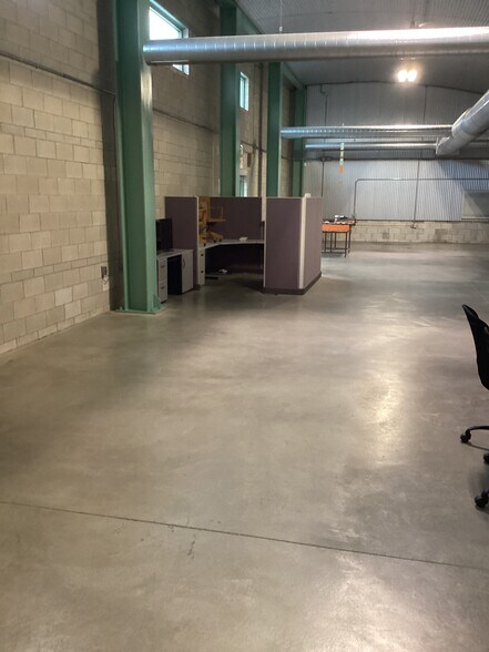 More Photos Of 360 E State Line Rd, Toledo Light Manufacturing For Lease