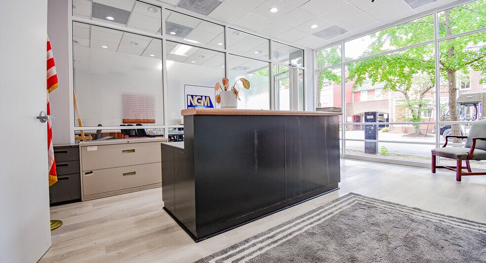 More Photos Of 112 S West St, Alexandria Office For Sale