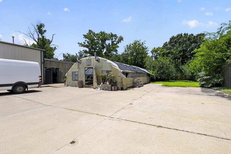 More Photos Of 2920 Dairy Ashford Rd, Houston Showroom For Sale