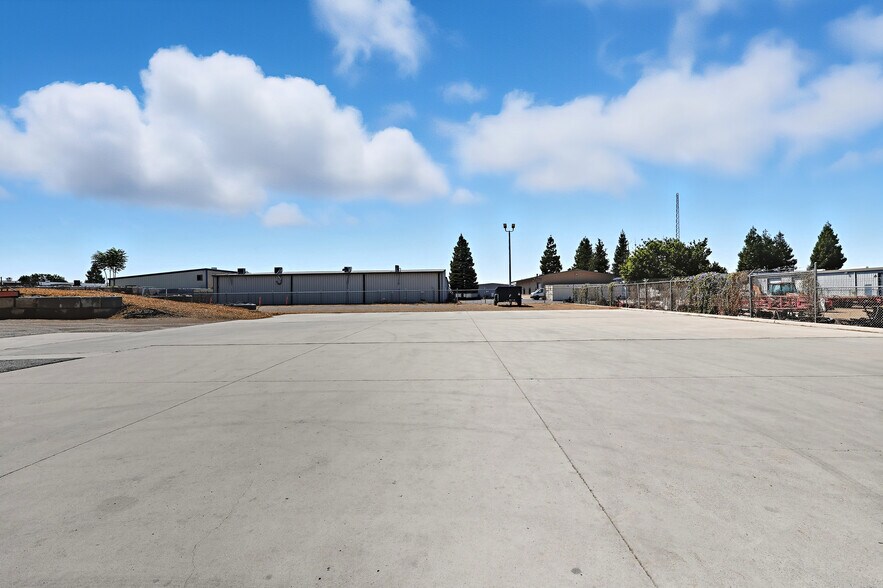 More Photos Of 240 Airpark Rd, Atwater Warehouse For Lease