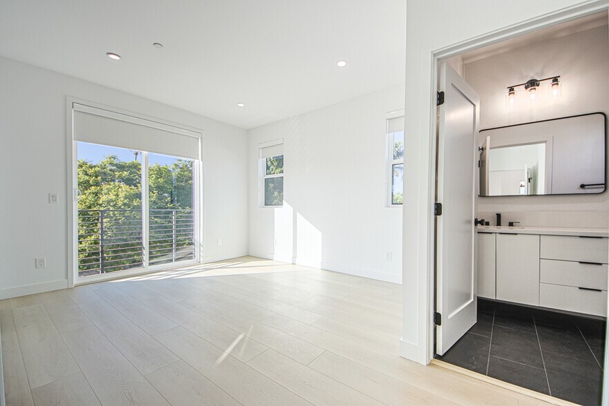 More Photos Of 2200 Thurman Ave, Los Angeles Multifamily For Sale