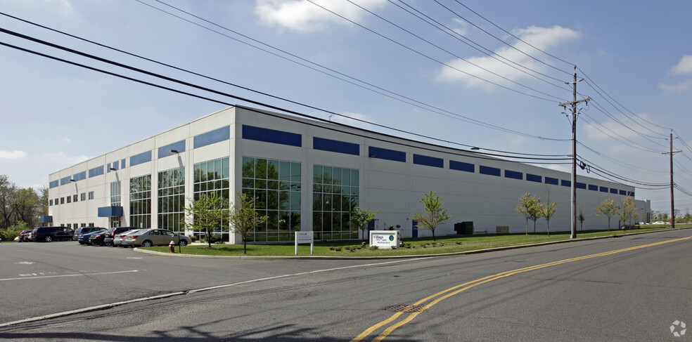 Primary Photo Of 600 Apgar Dr, Somerset Warehouse For Lease