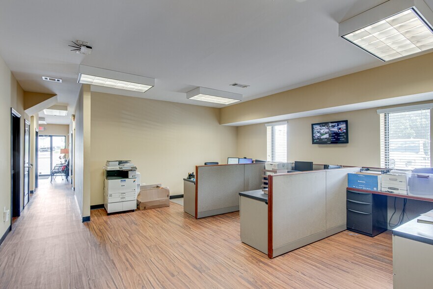 More Photos Of 1612 Candler Rd, Gainesville Manufacturing For Sale