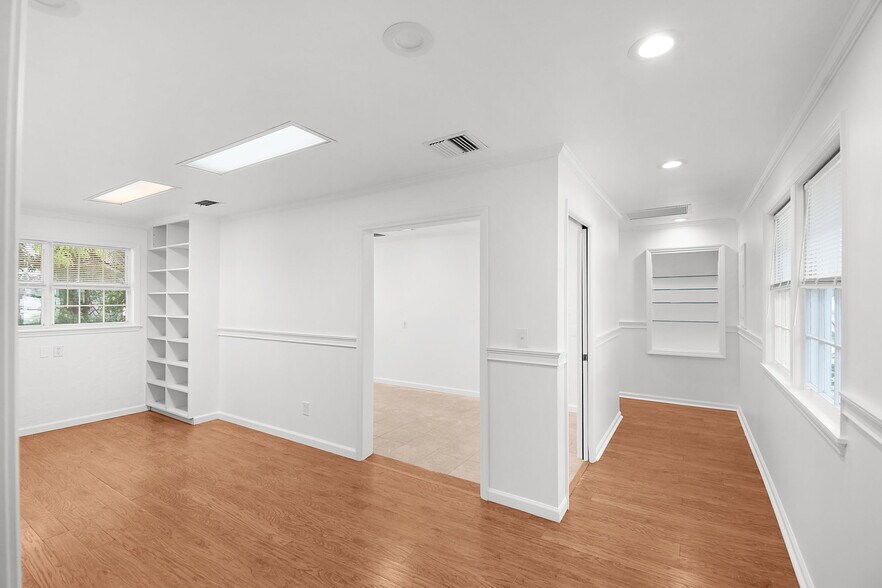 More Photos Of 300 SE Detroit Ave, Stuart Office For Lease