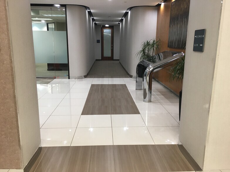 More Photos Of 5220 spring valley Rd, Dallas Office For Lease