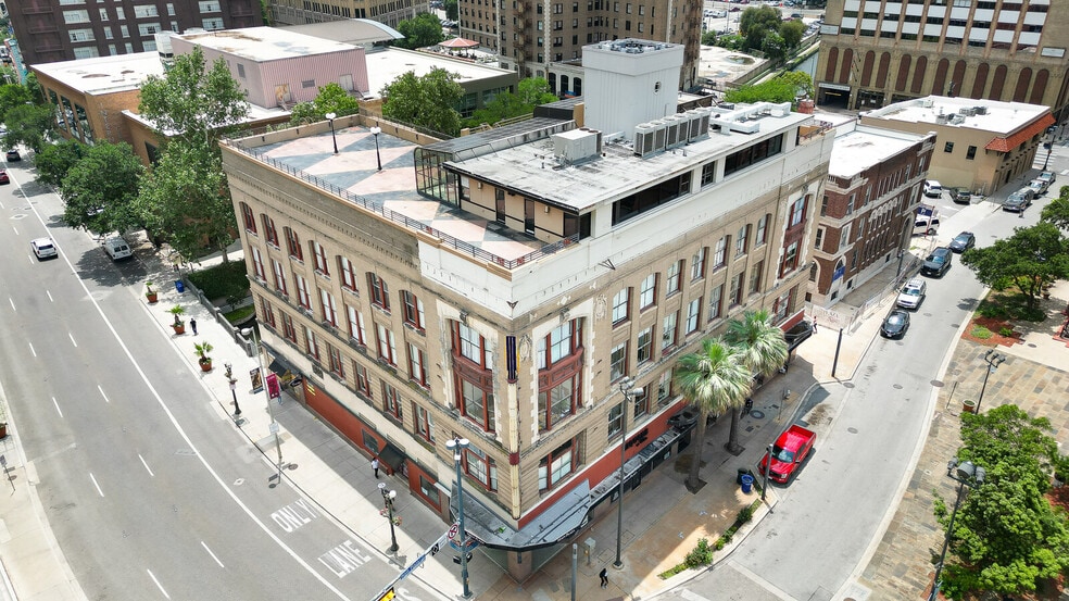 More Photos Of 126 E Main Plz, San Antonio Apartments For Sale