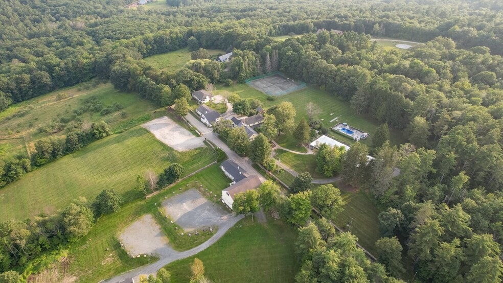 Primary Photo Of 258 Stagecoach Rd, Sunapee Hotel For Sale