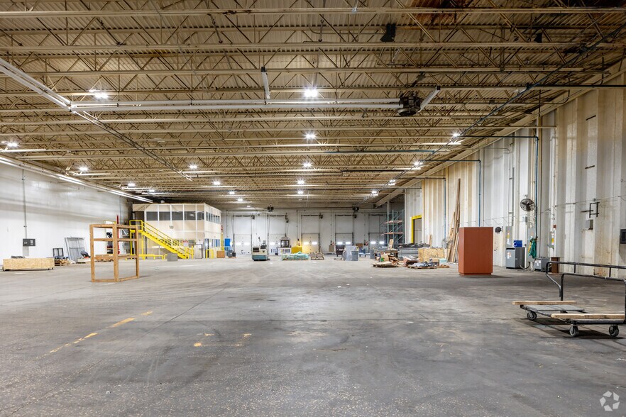 More Photos Of 8200 Ridgefield Rd, Crystal Lake Manufacturing For Sale