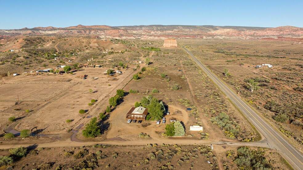 More Photos Of 2040 Long Rd Cyn, Kanab Freestanding For Sale