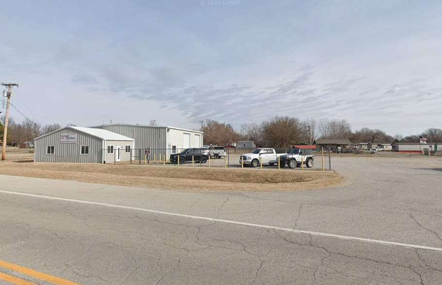 Primary Photo Of 700 Commercial, Mounds Warehouse For Lease