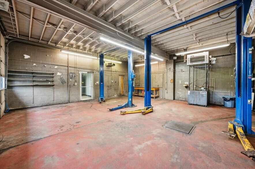 More Photos Of 101 Rock Cliff Dr, Martinsburg Auto Repair For Sale