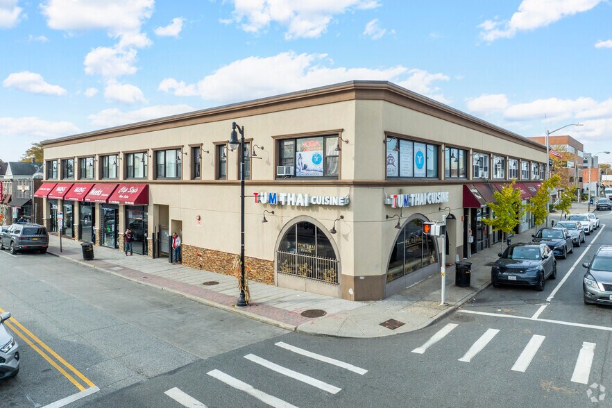 Primary Photo Of 266-274 Merrick Rd, Rockville Centre Storefront Retail Residential For Lease