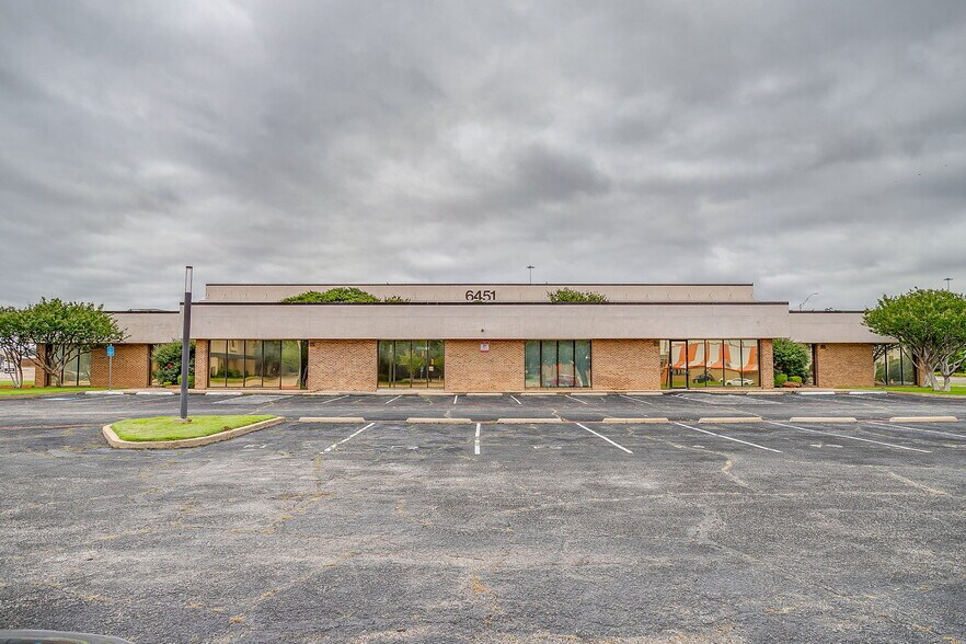 More Photos Of 6451 Brentwood Stair Rd, Fort Worth Office For Lease