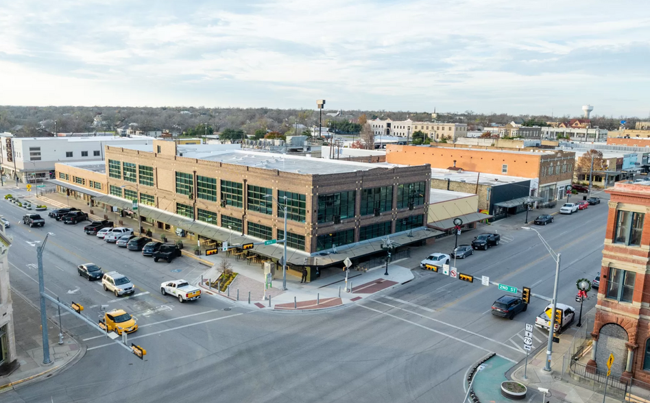 Primary Photo Of 120 W 2nd St, Taylor Storefront Retail Office For Lease