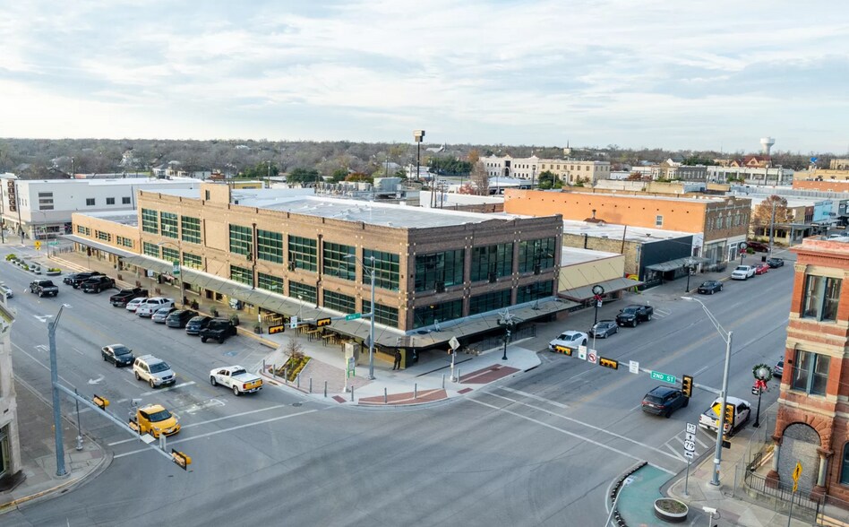 More Photos Of 120 W 2nd St, Taylor General Retail For Sale