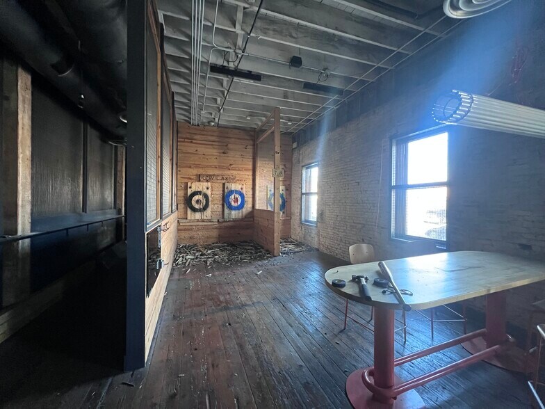 More Photos Of 372 S Main St, Memphis Storefront Retail Office For Sale