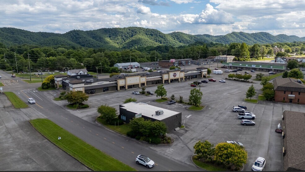 More Photos Of 1389 Volunteer Pky, Bristol Freestanding For Lease