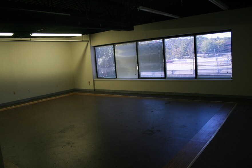 More Photos Of 8390 Terminal Rd, Lorton Flex For Sale