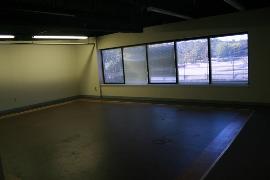More Photos Of 8390 Terminal Rd, Lorton Flex For Sale