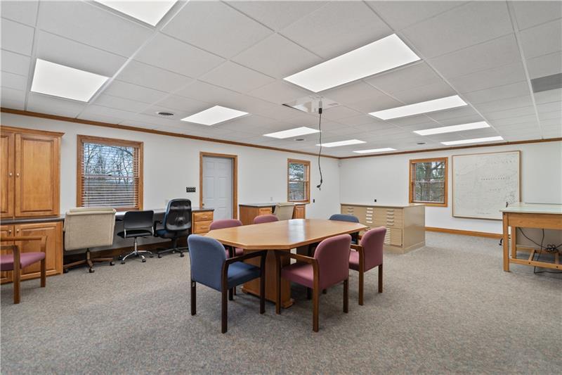 More Photos Of 114 Oil Ln, Hunker Office For Lease