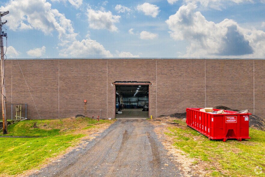 More Photos Of 152 Broadway, Haverstraw Warehouse For Lease