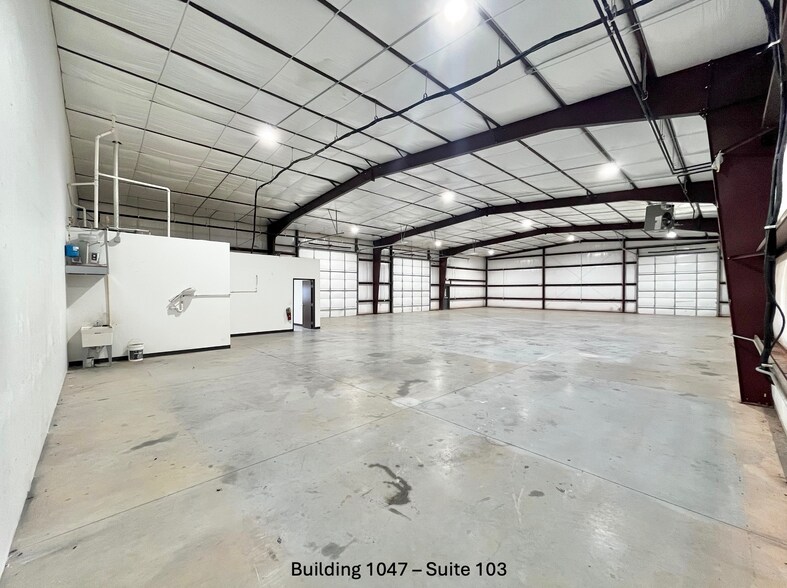 More Photos Of 1031 Thunderbird Lane, Mustang Warehouse For Lease