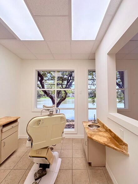 More Photos Of 3425 Hwy 6, Sugar Land Medical For Lease