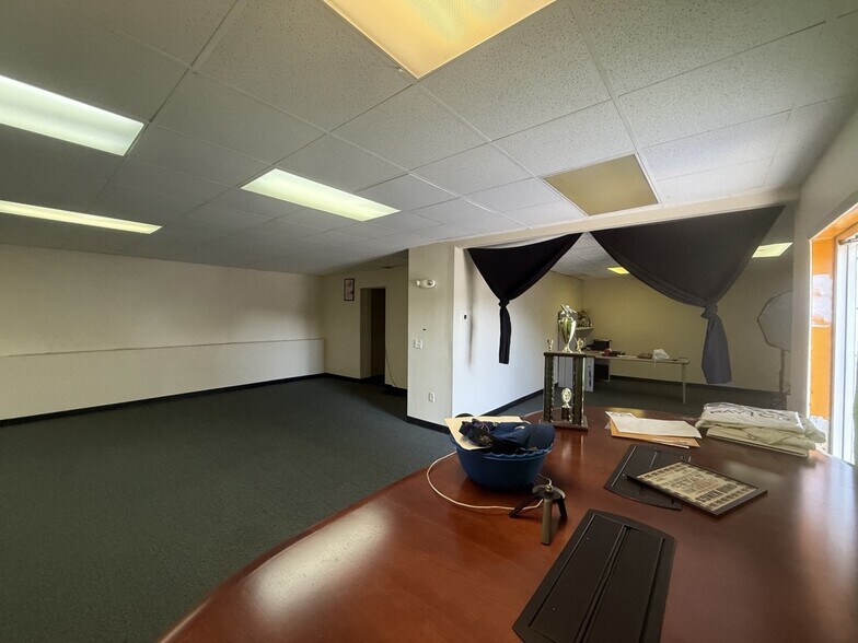 More Photos Of 4301 N Main St, Dayton Restaurant For Lease