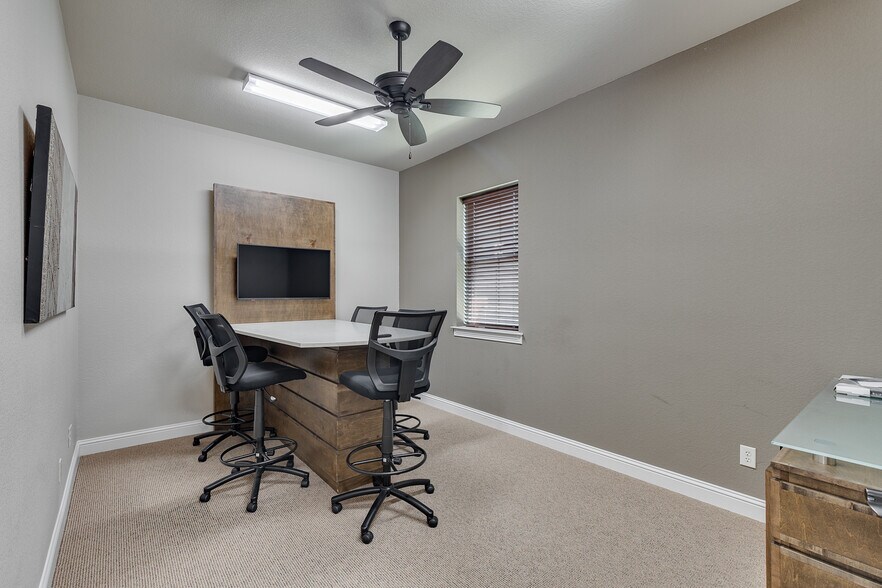 More Photos Of 5748 Boat Club Rd, Fort Worth Office For Sale
