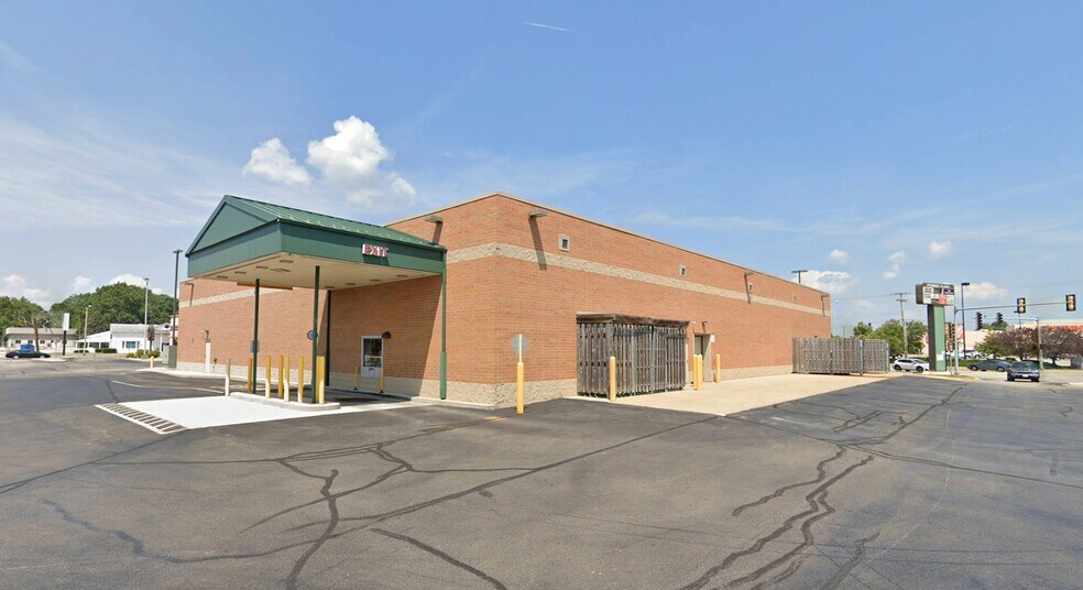 More Photos Of 841 Bloomington Rd, Champaign Drugstore For Lease