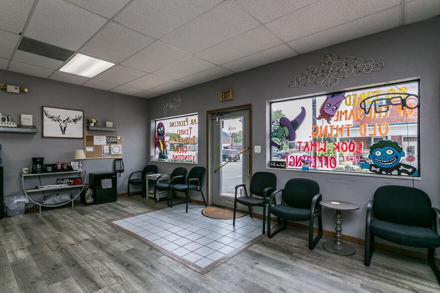 More Photos Of 105 S Jefferson St, Millstadt Storefront For Sale