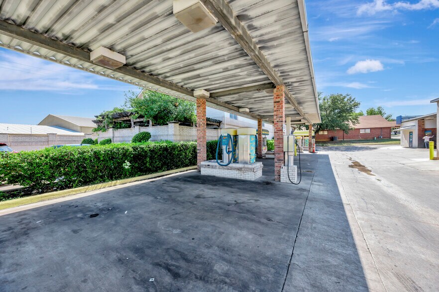 More Photos Of 504 N Euless Main St, Euless Carwash For Sale