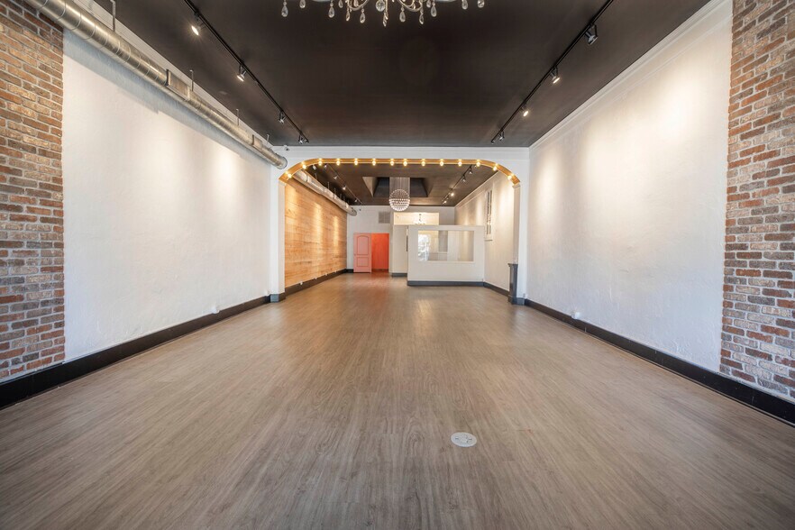 More Photos Of 511-513 Dr Martin Luther King Jr St N, Saint Petersburg Storefront Retail Office For Lease