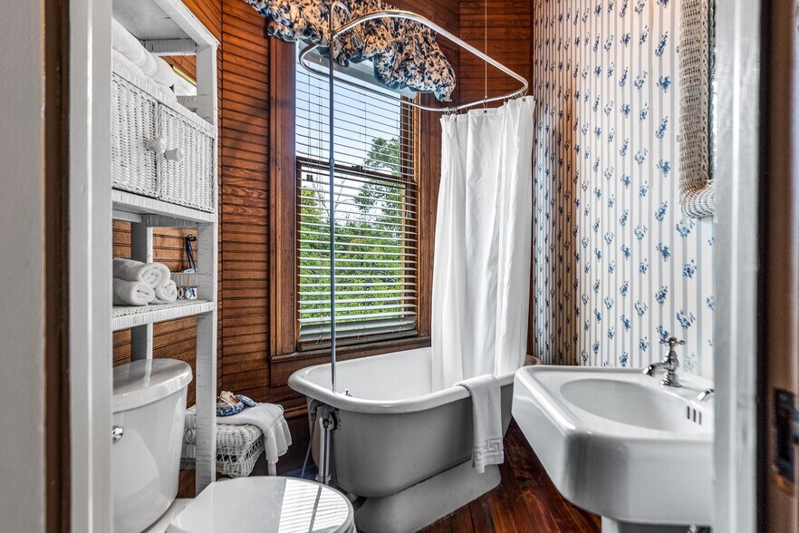 More Photos Of 323 N Main St, Swainsboro Restaurant For Sale