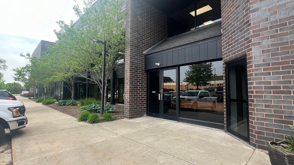 More Photos Of 10401 W Lincoln Ave, Milwaukee Office For Sale