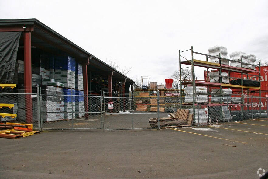 More Photos Of 8951 SE 76th Dr, Portland Warehouse For Lease