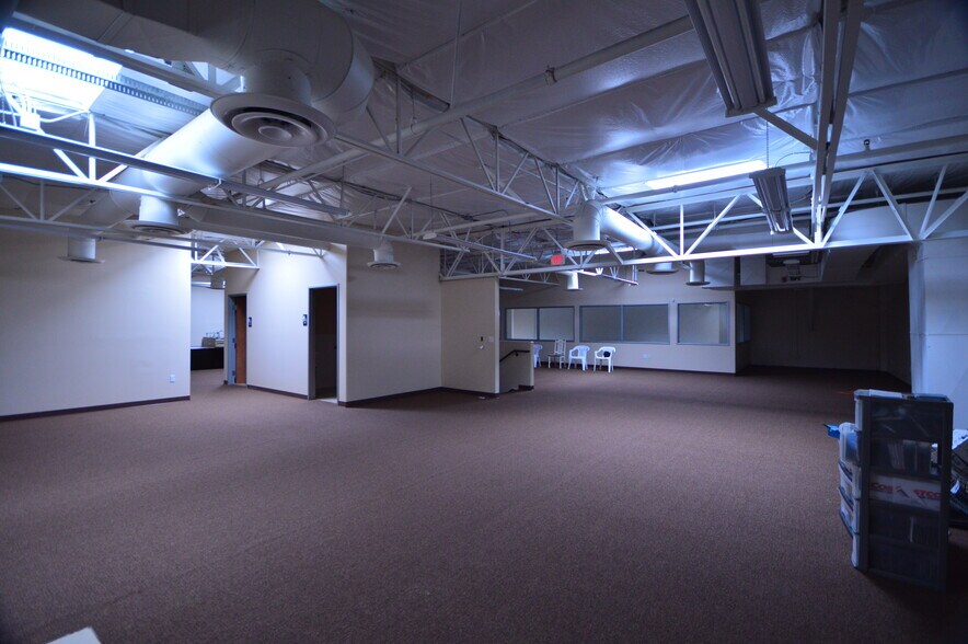 More Photos Of 2222 W Parkside Ln, Phoenix Research And Development For Sale