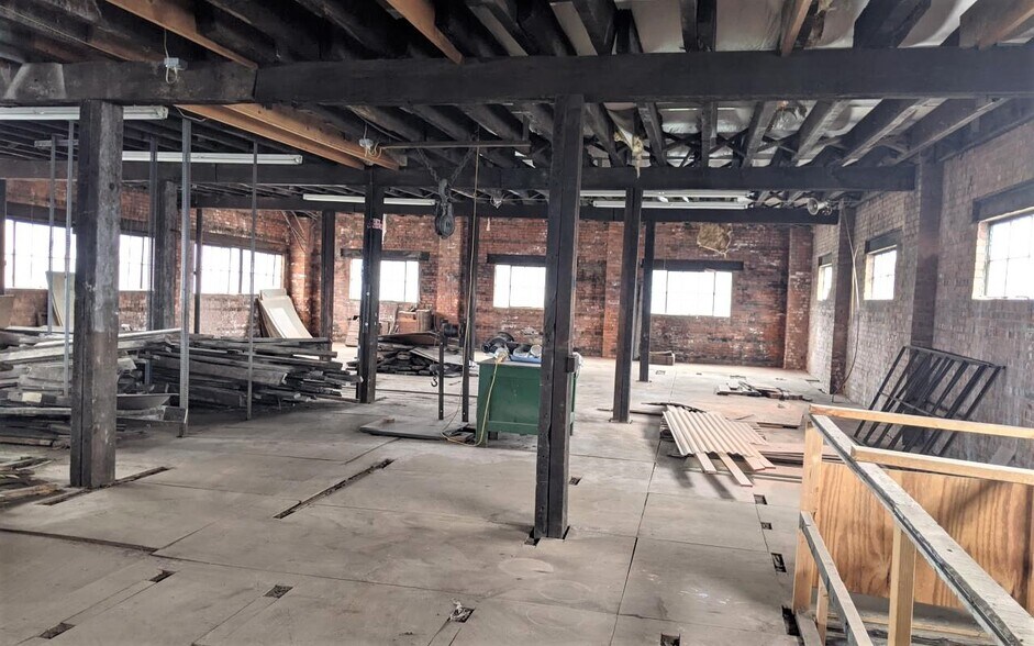 More Photos Of 4808 S 26th St, Omaha Warehouse For Sale