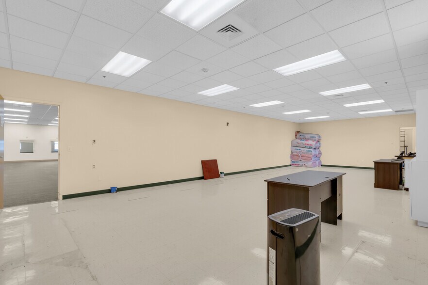More Photos Of 1201 E Oak St, Kissimmee Office For Sale