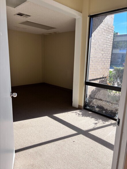 More Photos Of 9802 Whithorn Dr, Houston Office For Sale
