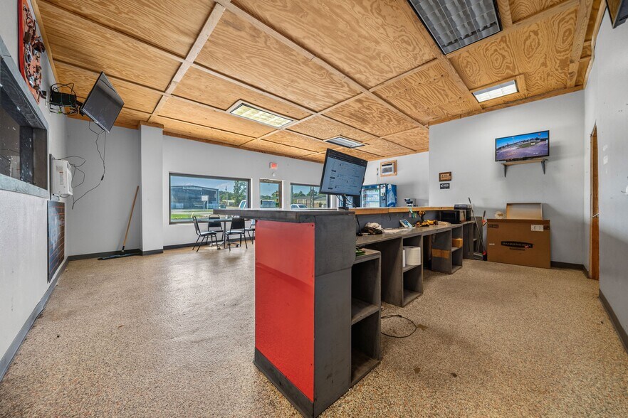More Photos Of 679 Highway 365, Mayflower Office For Sale